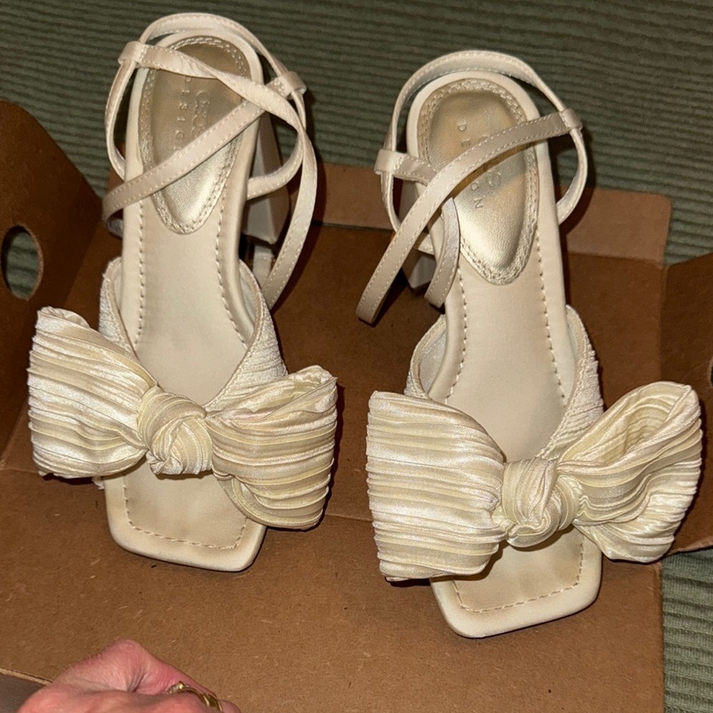 Elegant Cream Strappy Heels with Bow